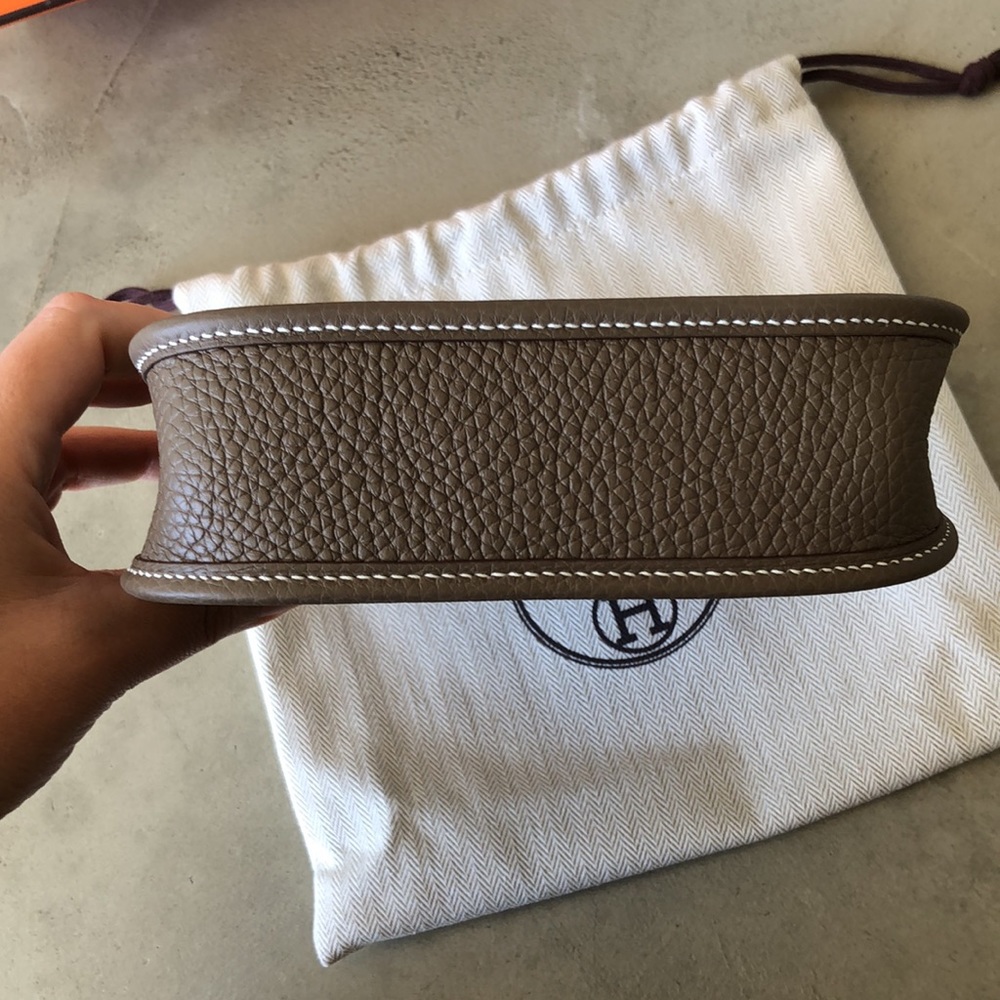 ❤️ SOLD DIRECT! New Hermès Evelyn TPM in Etoupe - Picture 10 of 14